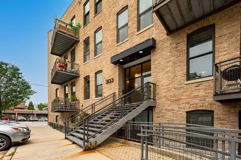 3133 N Lakewood Ave #2E, Chicago, IL 60657
