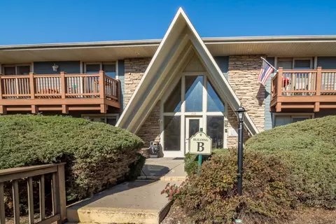 300 Opatrny Dr #126B, Fox River Grove, IL 60021