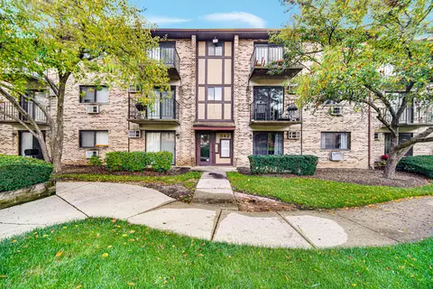 342 Klein Creek Ct #342A, Carol Stream, IL 60188