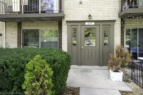 577 Fairway View Dr #1J, Wheeling, IL 60090