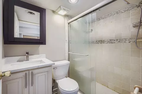 Bath - 2131 Ash St #G, Des Plaines, IL 60018 photo 3 of 3