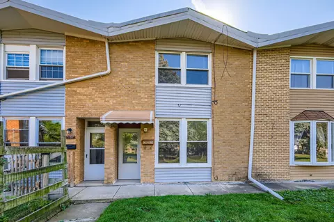 2131 Ash St #G, Des Plaines, IL 60018