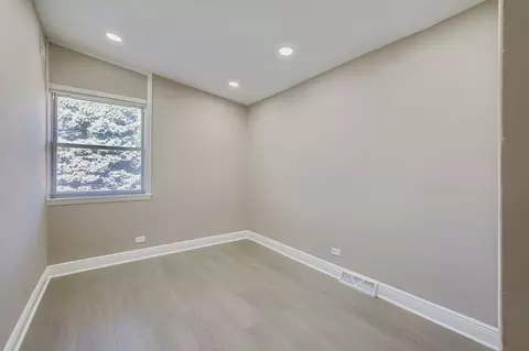 Bedroom - 2131 Ash St #G, Des Plaines, IL 60018 photo 2 of 4