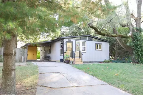 1814 Larch Pl, Urbana, IL 61801
