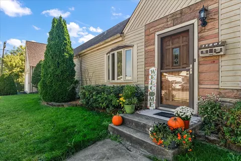 11201 S Normandy Ave, Worth, IL 60482 photo 2