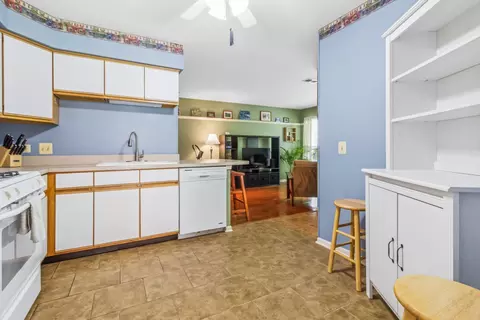 Kitchen - 879 Dandridge Ct, Elgin, IL 60120 photo 2 of 2