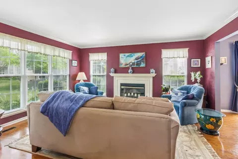Living - 879 Dandridge Ct, Elgin, IL 60120 photo 1 of 5