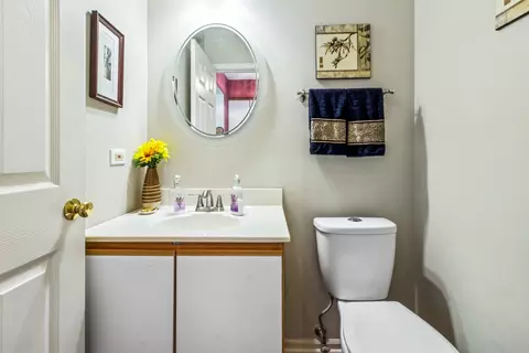 Bath - 879 Dandridge Ct, Elgin, IL 60120 photo 1 of 5