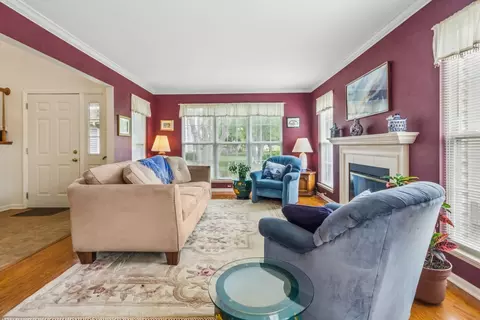 Living - 879 Dandridge Ct, Elgin, IL 60120 photo 3 of 5