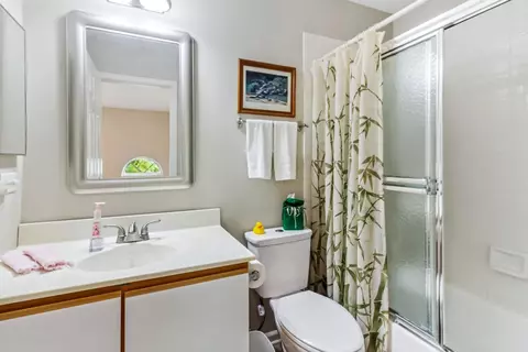 Bath - 879 Dandridge Ct, Elgin, IL 60120 photo 5 of 5