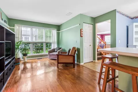 Living - 879 Dandridge Ct, Elgin, IL 60120 photo 5 of 5