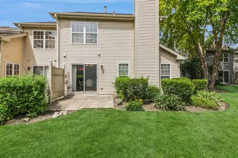 Exterior - 879 Dandridge Ct, Elgin, IL 60120 photo 4 of 5