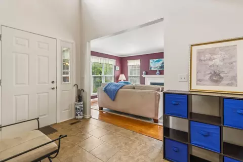 Entry Way - 879 Dandridge Ct, Elgin, IL 60120 photo 1 of 2