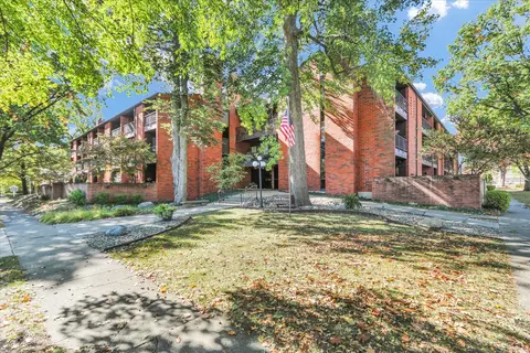 107 N Elm St #108, Champaign, IL 61820