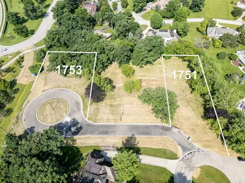 1751 Midwest Club Pkwy, Oak Brook, IL 60523