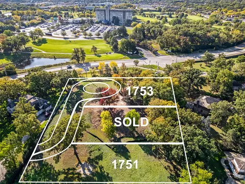 1751 Midwest Club Pkwy, Oak Brook, IL 60523