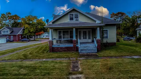 300 N Axtel Ave, Milford, IL 60953