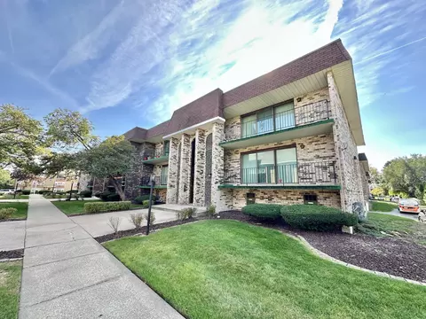 9134 S Pulaski Rd #2E, Oak Lawn, IL 60453
