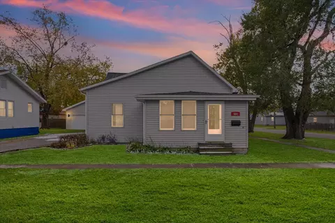 501 E Mcclelland St, Monticello, IL 61856