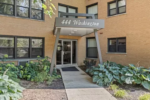 444 Washington Blvd #207, Oak Park, IL 60302