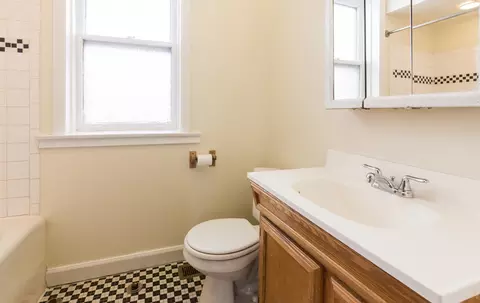 Bath - Undisclosed, Chicago, IL 60618 photo 4 of 4