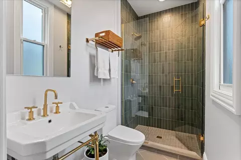 Bath - Undisclosed, Chicago, IL 60618 photo 1 of 4
