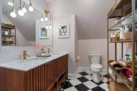 Bath - Undisclosed, Chicago, IL 60618 photo 3 of 4