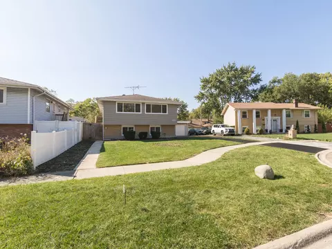 16920 Glen Oaks Dr, Country Club Hills, IL 60478