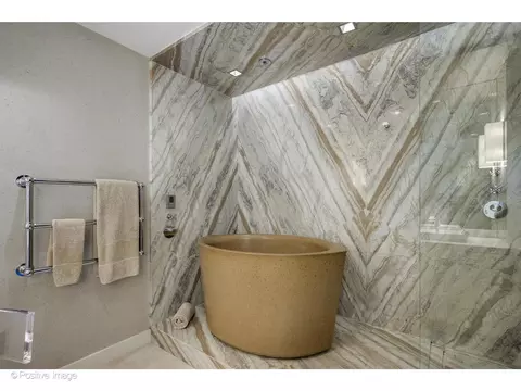 21 E Huron St #4302, Chicago, IL 60611 photo 32