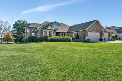 Exterior - 202 Barefoot Ct, Minooka, IL 60447 photo 2 of 15