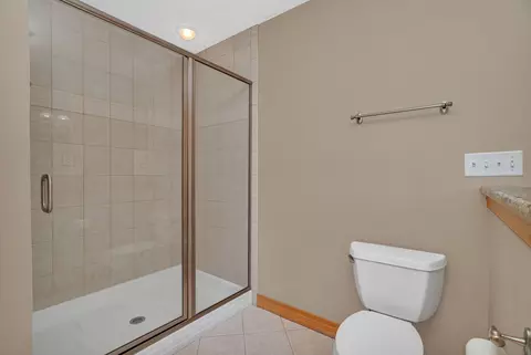 Bath - 202 Barefoot Ct, Minooka, IL 60447 photo 2 of 5