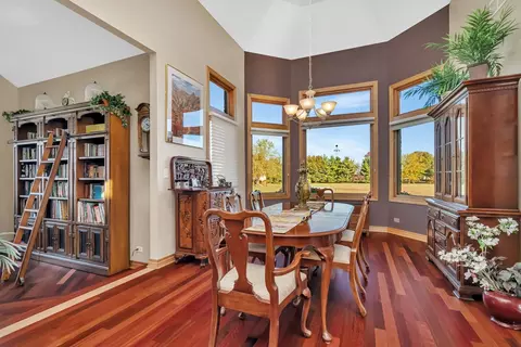 Dining - 202 Barefoot Ct, Minooka, IL 60447 photo 1 of 4