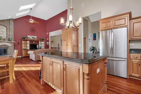 Kitchen - 202 Barefoot Ct, Minooka, IL 60447 photo 4 of 7