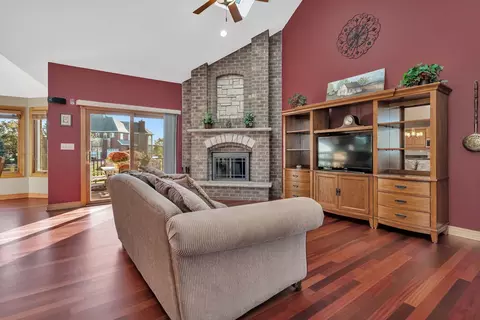 Living - 202 Barefoot Ct, Minooka, IL 60447 photo 1 of 5