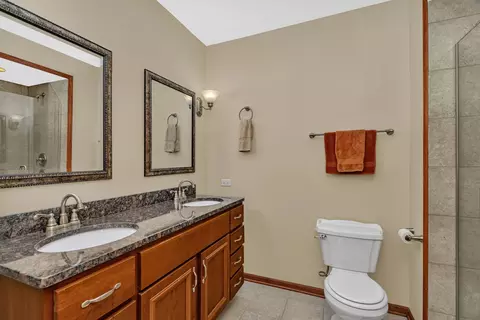Bath - 202 Barefoot Ct, Minooka, IL 60447 photo 4 of 5