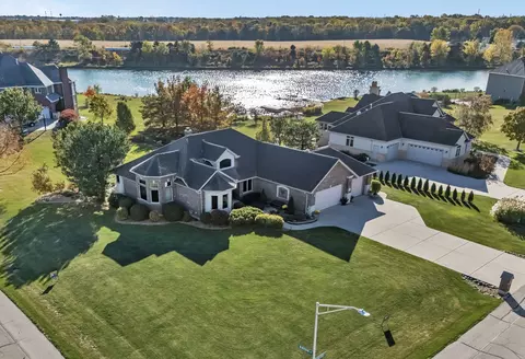 202 Barefoot Ct, Minooka, IL 60447