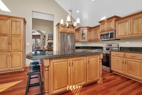 Kitchen - 202 Barefoot Ct, Minooka, IL 60447 photo 3 of 7