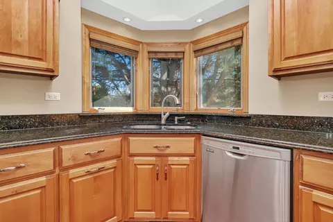 Kitchen - 202 Barefoot Ct, Minooka, IL 60447 photo 5 of 7
