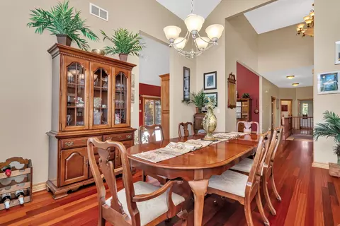 Dining - 202 Barefoot Ct, Minooka, IL 60447 photo 3 of 4