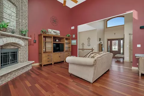Living - 202 Barefoot Ct, Minooka, IL 60447 photo 3 of 5