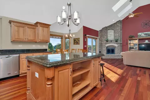 Kitchen - 202 Barefoot Ct, Minooka, IL 60447 photo 6 of 7