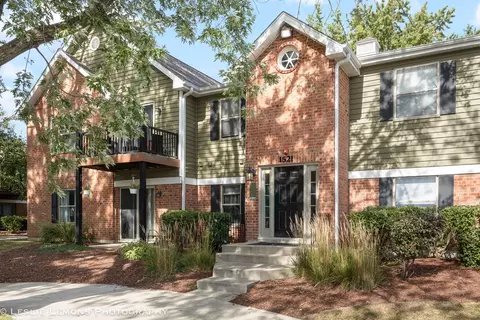 1521 Raymond Dr #103, Naperville, IL 60563