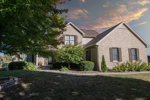 6 Knollbrook Ct, Bloomington, IL 61705