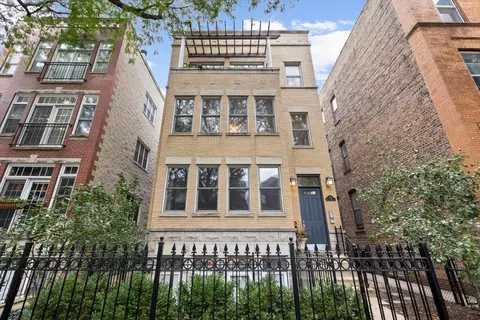 1132 W Wolfram St #3, Chicago, IL 60657