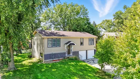 565 Cottonwood Cir, Bolingbrook, IL 60440