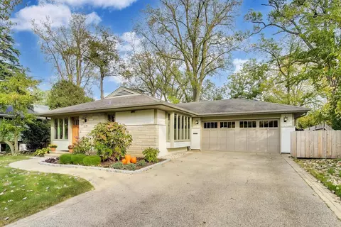 3399 Krenn Ave, Highland Park, IL 60035
