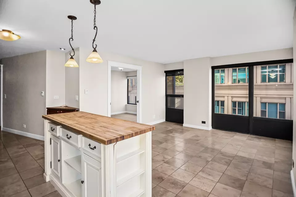 Living - 30 E Huron St #907, Chicago, IL 60611 photo 2 of 3
