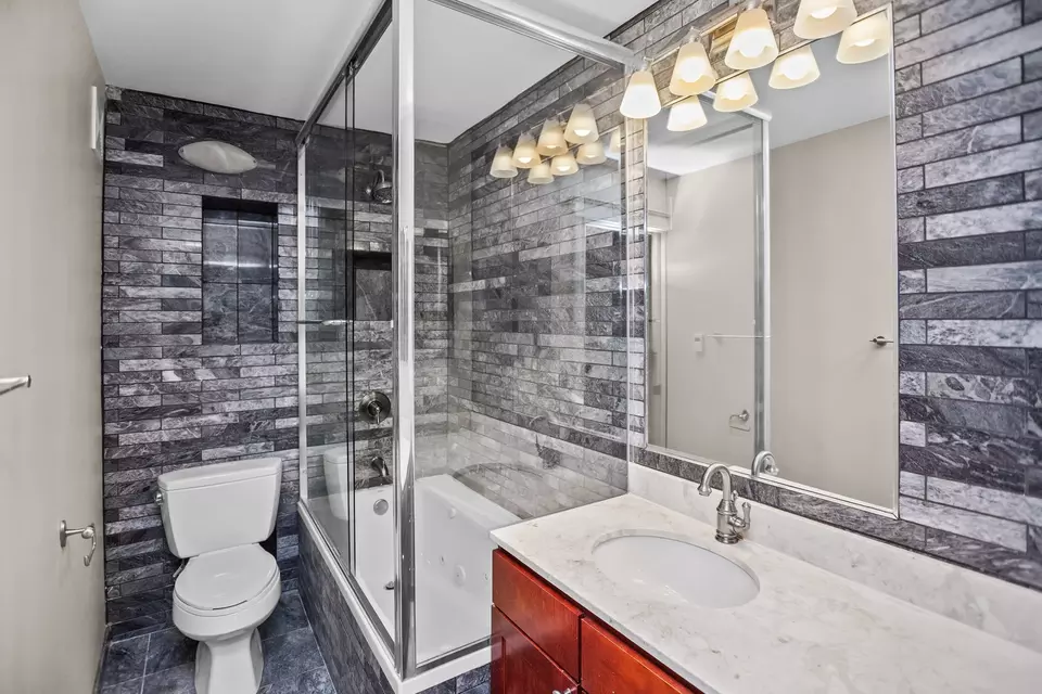 Bath - 30 E Huron St #907, Chicago, IL 60611 photo 1 of 2