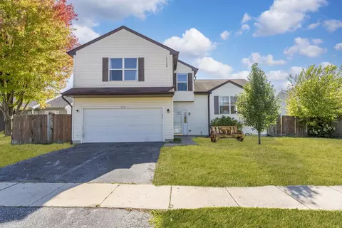 714 Casey Ln, Harvard, IL 60033