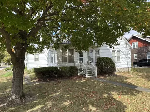 205 W Harrison St, Cissna Park, IL 60924